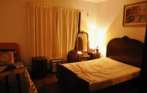 3 bedrooms, bed sheets
