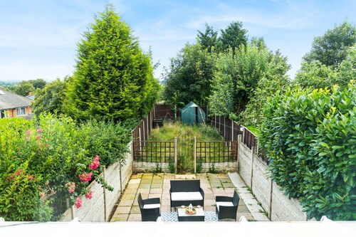 The unit comes high-speed WiFi, hotel-quality linen, and toiletries for your comfort.