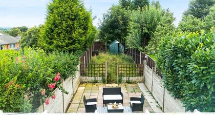 The unit comes high-speed WiFi, hotel-quality linen, and toiletries for your comfort.