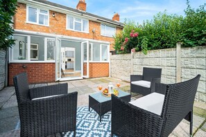 Terrace/patio - The unit comes high-speed WiFi, hotel-quality linen, and toiletries for your comfort. (Birmingham)