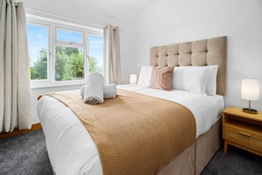 3 bedrooms, iron/ironing board, free WiFi, bed sheets - The unit comes high-speed WiFi, hotel-quality linen, and toiletries for your comfort. (Birmingham)