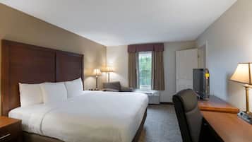 Suite, 1 King Bed, Non Smoking | Blackout drapes, iron/ironing board, free WiFi