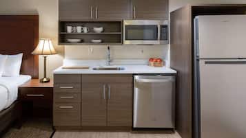 Suite, 1 King Bed, Non Smoking | Blackout drapes, iron/ironing board, free WiFi