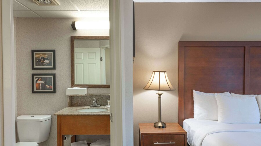 MainStay Suites Foxboro – Mansfield