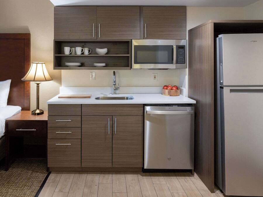 Suite, 1 King Bed, Non Smoking | Blackout drapes, iron/ironing board, free WiFi