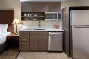 Suite, 1 King Bed, Non Smoking | Blackout drapes, iron/ironing board, free WiFi - MainStay Suites Foxboro – Mansfield (Foxborough)