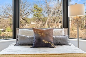 6 bedrooms, free WiFi - Uncommon Grounds Estate (Dallas)