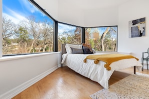 Interior - Uncommon Grounds Estate (Dallas)