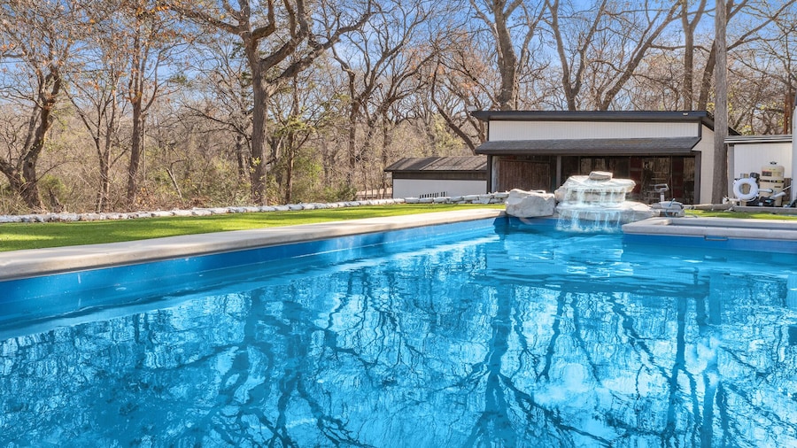 Uncommon Grounds Estate