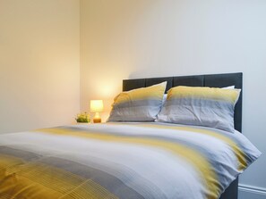 3 bedrooms, bed sheets