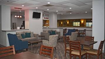 Ilmainen päivittäinen mannermainen aamiainen