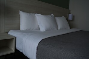 Zimmer, 1 King-Bett, Nichtraucher | Schreibtisch, laptopgeeigneter Arbeitsplatz, kostenloses WLAN