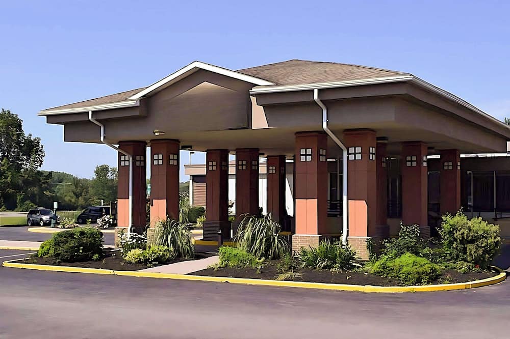 Quality Inn & Suites East Syracuse - Carrier Circle