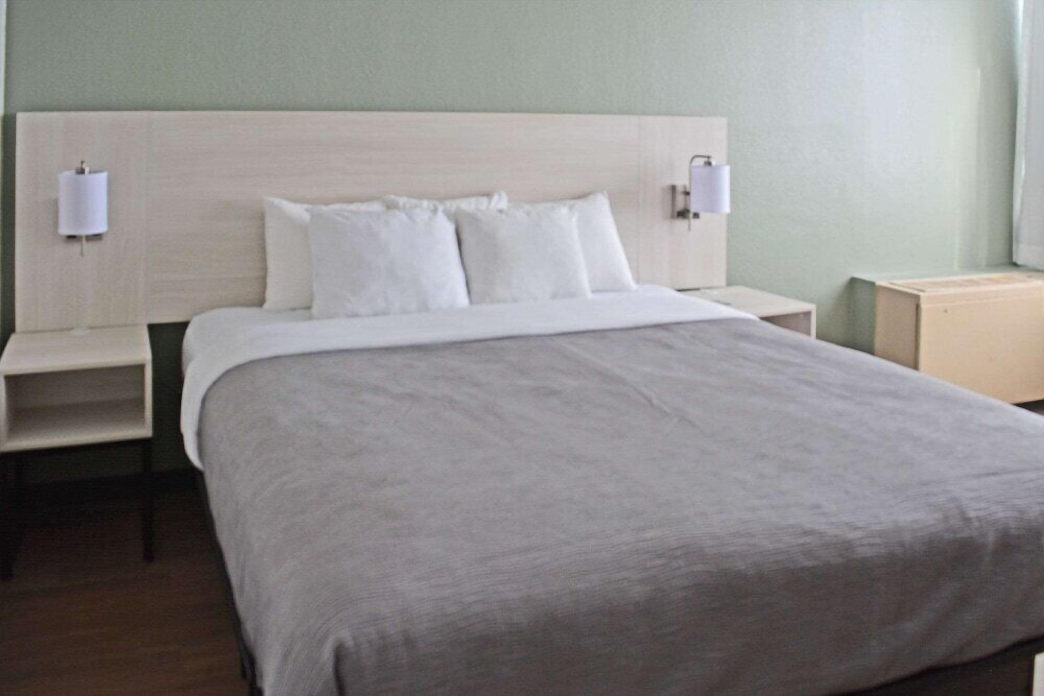 Desk, laptop workspace, free WiFi, bed sheets