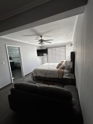 3 habitaciones, escritorio, tabla de planchar con plancha y wifi gratis 