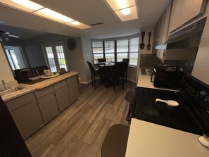 Fridge, microwave, oven, stovetop - Weeki Wachee Springs Pool home Mermaid Getaway and Family Retreat. (Spring Hill)