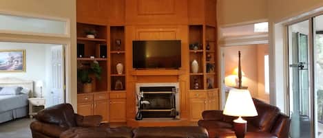 Smart TV, fireplace, stereo