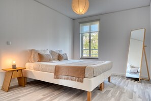 2 bedrooms, iron/ironing board, free WiFi, bed sheets