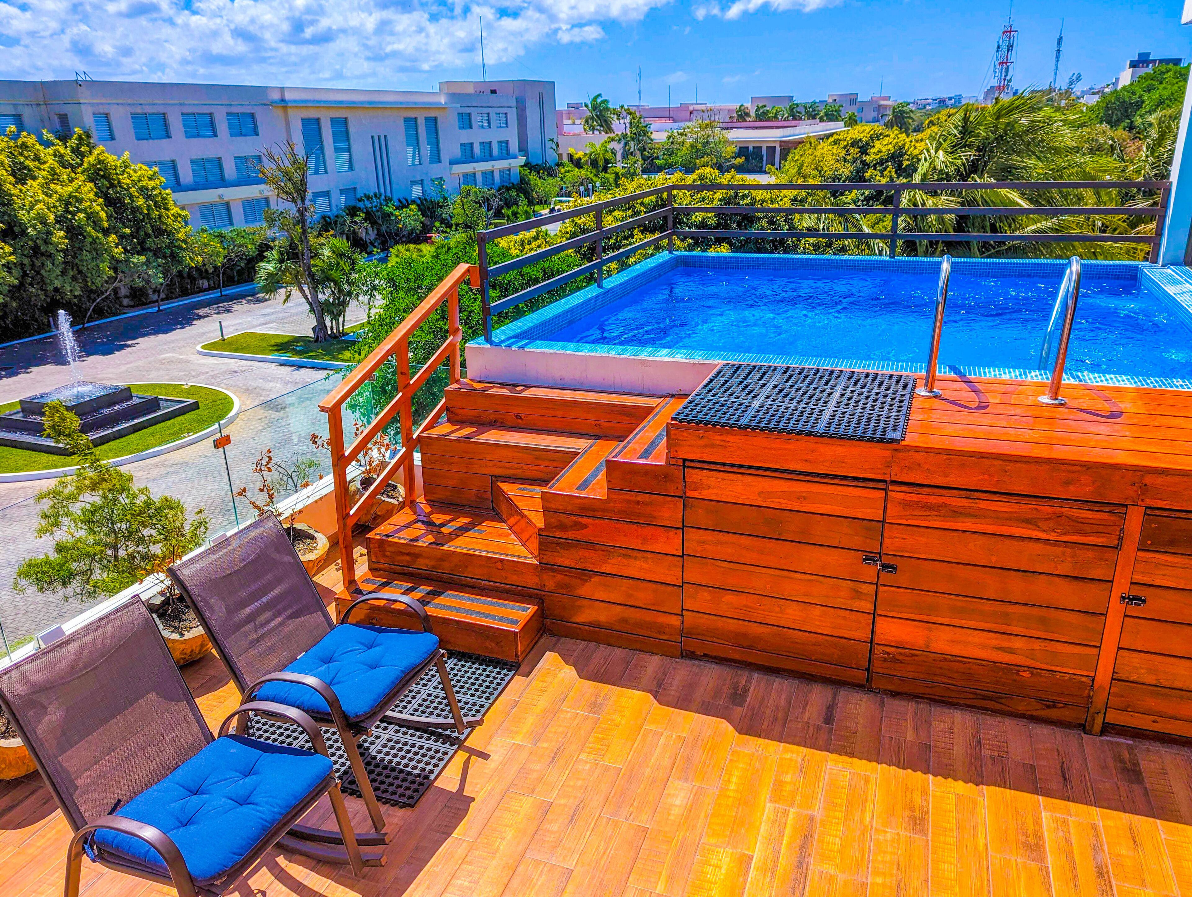 Romantic Xanadu Loft POOL Gym Terrace Bikes Perfect Location You'll Love!