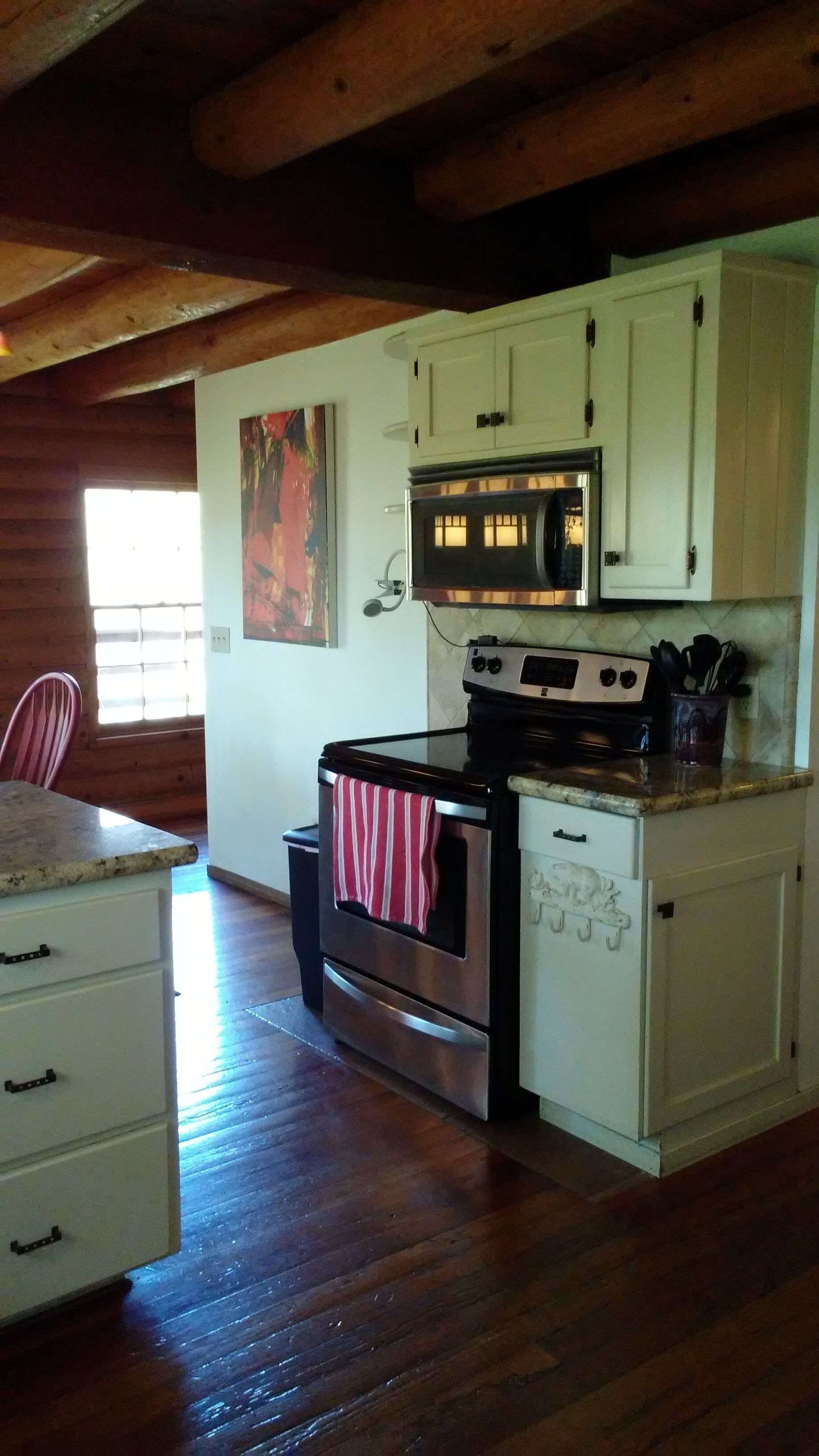 Storybook Log Cabin near Sequoia National Park
