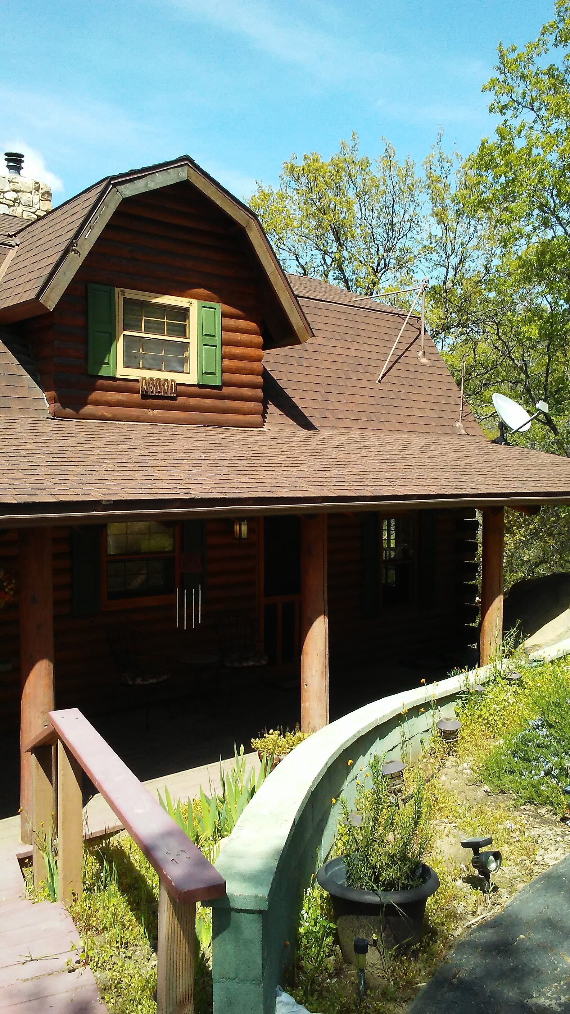 Storybook Log Cabin near Sequoia National Park