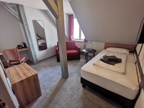 1 bedroom, desk, travel cot, free WiFi