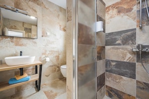 Shower, hair dryer, towels, toilet paper - Villa Nur Amela - Pool, Jacuzzi, Darts (Pula)