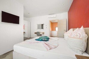 3 chambres, fer et planche à repasser, accès au Wi-Fi (inclus)