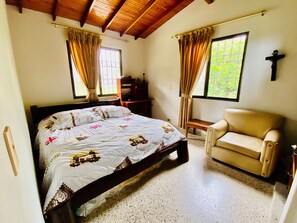 3 bedrooms, iron/ironing board, WiFi