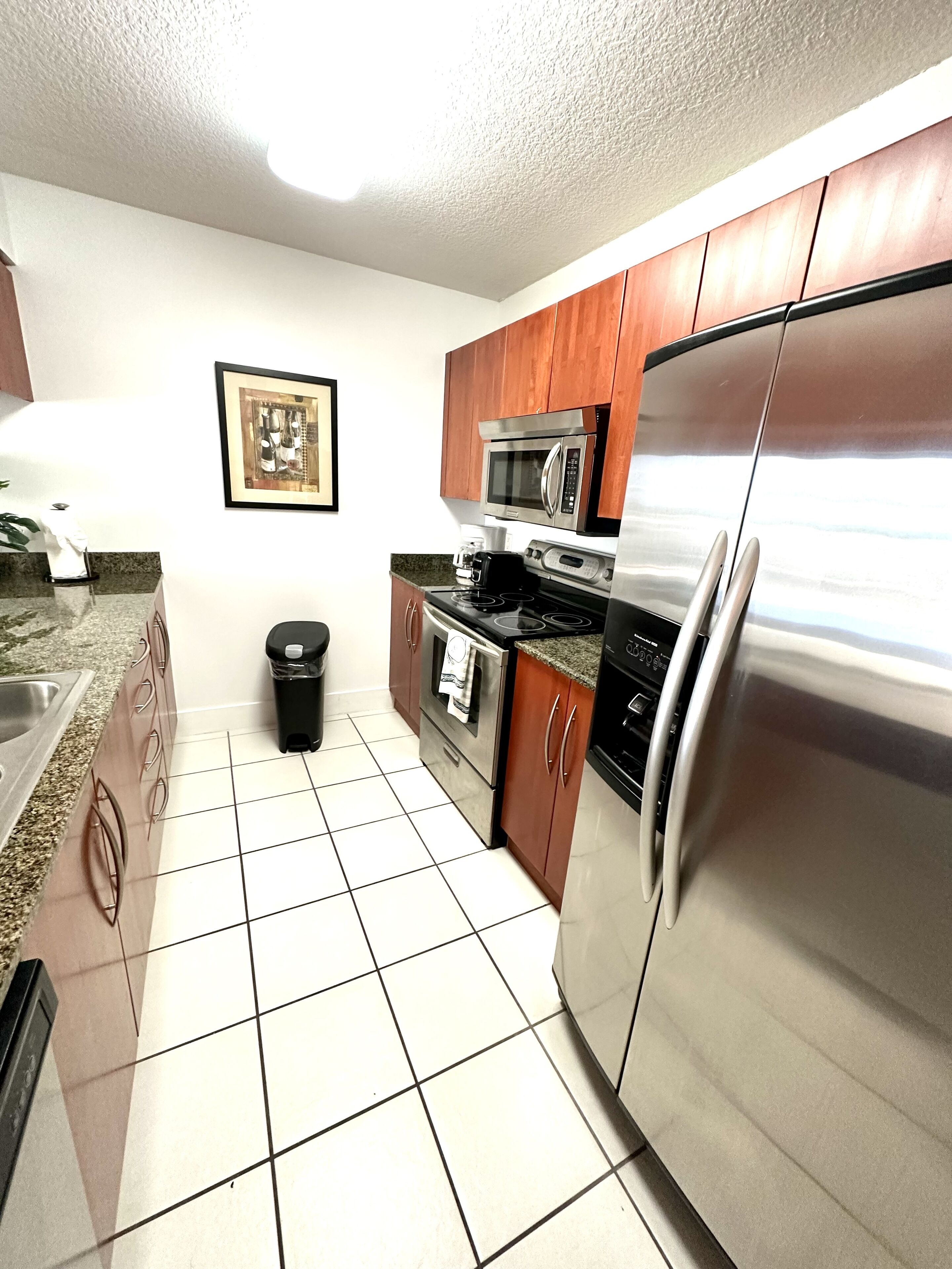 Spacious Apt w/see the bay&pool