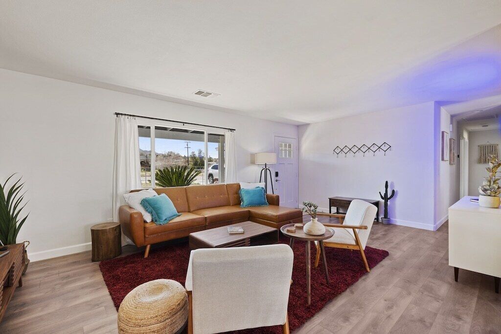 *Fall Special* - Hot tub, Fire pit, Hammocks