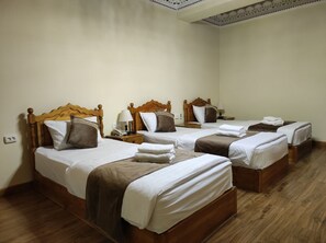 Phòng 3 Deluxe | Bộ đồ giường kháng dị ứng, bàn, phòng cách âm 