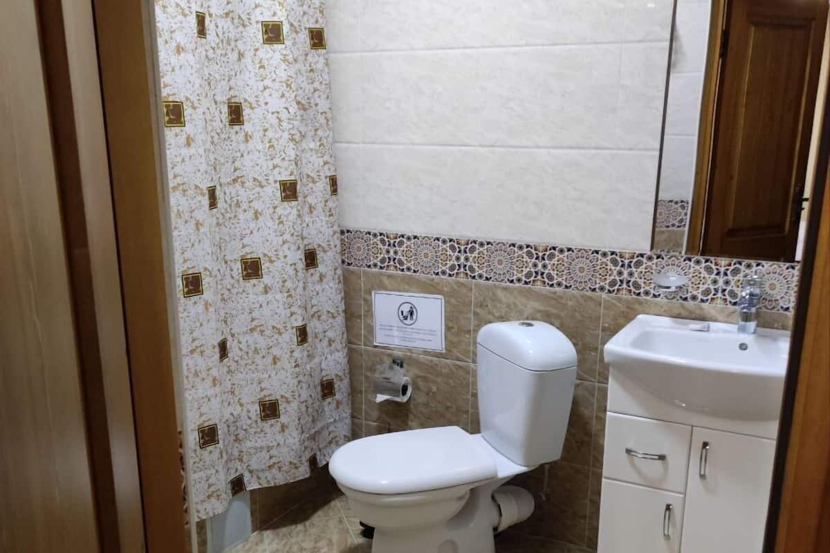 Allergikerbettwaren, Schreibtisch, schallisolierte Zimmer