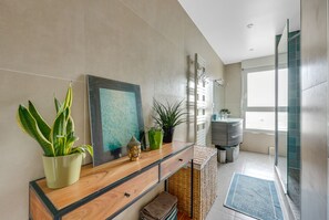 Interior - 90 m2 chic, cosy, bright, modern, 6 mn from Paris on foot, 3 mn from the metro (Les Lilas)