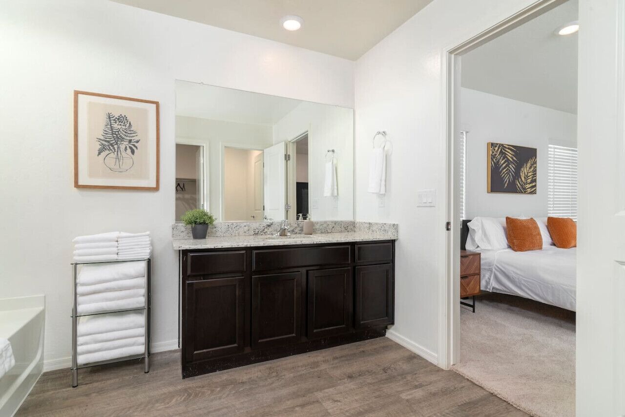 4 bedrooms, desk, iron/ironing board, WiFi