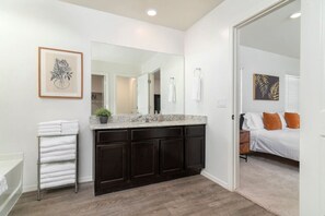 4 chambres, bureau, fer et planche à repasser, Wi-Fi