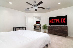 4 bedrooms, desk, iron/ironing board, WiFi - *Spacious Family Oasis*Pool Table*Backyard*Garage* (Casa Grande)