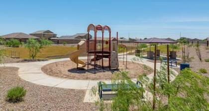 *Spacious Family Oasis*Pool Table*Backyard*Garage*