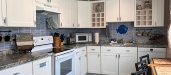 Chincoteague Island Home- "Blue Tide Townhome" Kayaks Included!