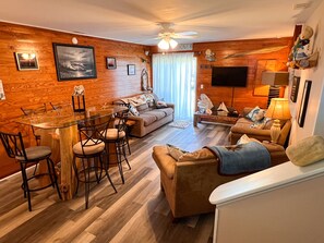 Smart-TV, DVD-Player, Arbeitsbereiche