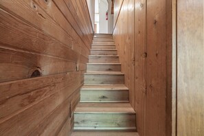 Interior - Buckeye Bear's Den-AC*-Walking Distance to town (Shaver Lake)