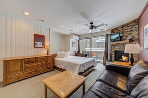 1 quarto, escrivaninha, ferros/tábuas de passar roupa, Wi-Fi de cortesia