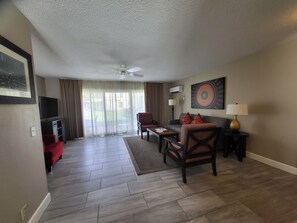 Comfort Condo | Living area