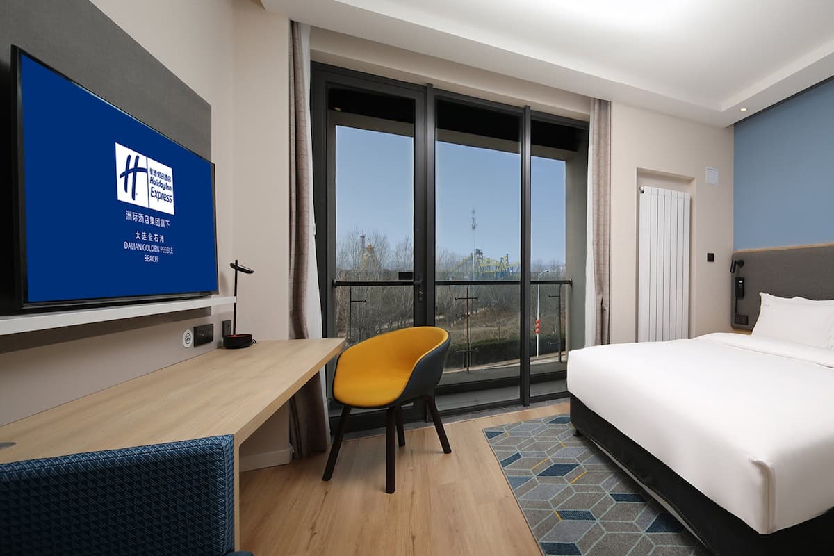 Standard Room, 1 King Bed | Soundproofing
