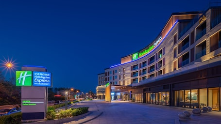 Exterior. Holiday Inn Express Dalian Golden Pebble Beach by IHG