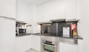 Kühlschrank, Mikrowelle, Wasserkocher, Toaster