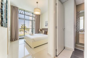4 chambres, coffre-fort, fer et planche à repasser