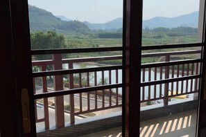 Room - A Rest in Xinchang (Xinchang)