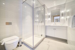 Shower, hair dryer, towels, soap - Extravagant 1BR at Opera Grand Downtown Dubai by Deluxe Holiday Homes (Dubai)