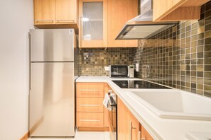 Kühlschrank, Mikrowelle, Ofen, Wasserkocher